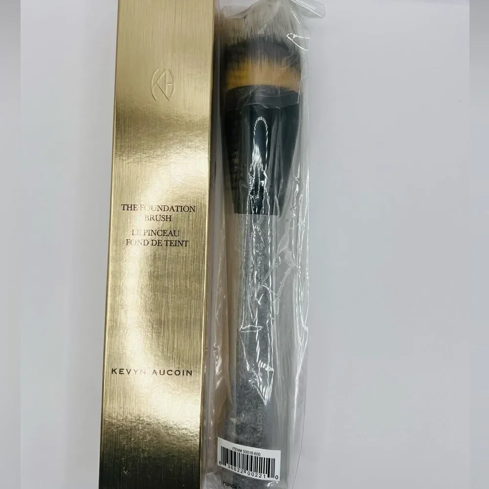 Kevyn Aucoin Brush- The Foundation Brush , The Make Up Cosmetic Brush